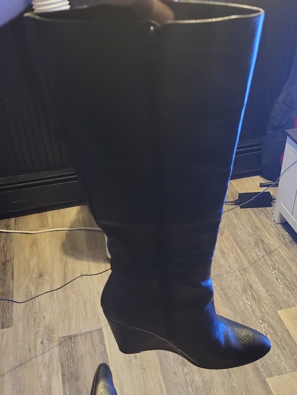 Steve Madden🖤 Women's Classic Chic Black Leather Wedge Knee-High Boots - Picture 4 of 6